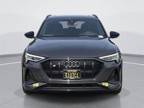 Used 2022 Audi e-tron S Prestige w/ Prestige Package image 2