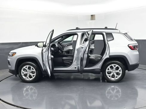Used 2024 Jeep Compass Latitude AWD/4WD image 49