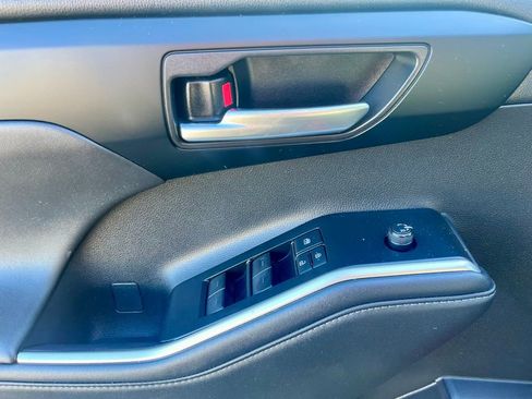 Used 2022 Toyota Highlander XLE image 10