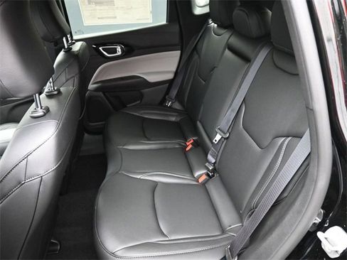 New 2026 Jeep Compass Limited w/ Mopar Graphics Package image 17