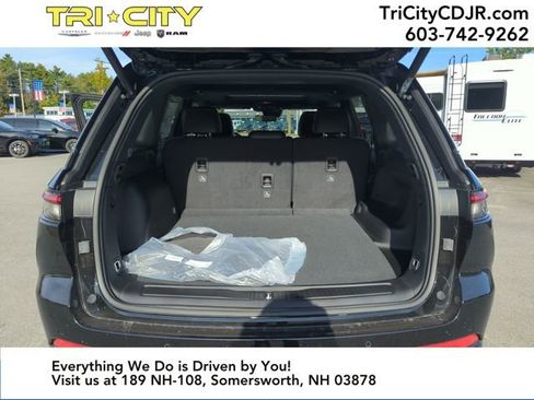 New 2025 Jeep Grand Cherokee Altitude image 35