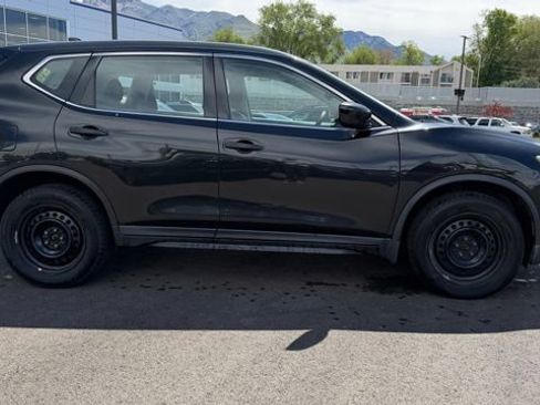 Used 2017 Nissan Rogue S AWD/4WD image 2