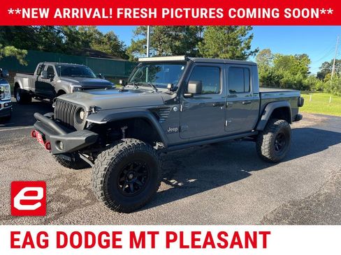 Used 2021 Jeep Gladiator Overland w/ Popular Equipment Package AWD/4WD image 2