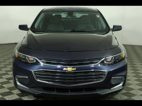 Used 2018 Chevrolet Malibu LT FWD image 17
