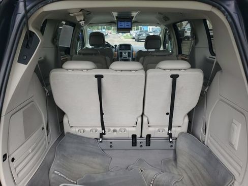 Used 2010 Chrysler Town & Country Limited w/ Entertainment Group #3 FWD image 7