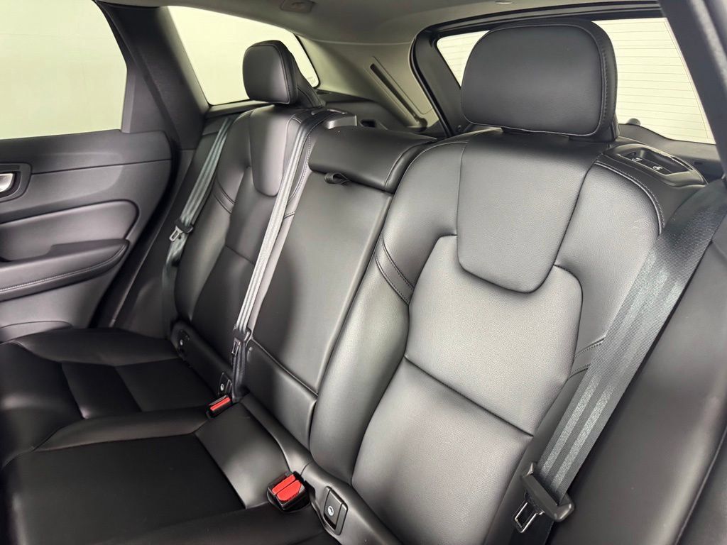 Certified 2024 Volvo XC60 B5 Core w/ Climate Package AWD/4WD image 14