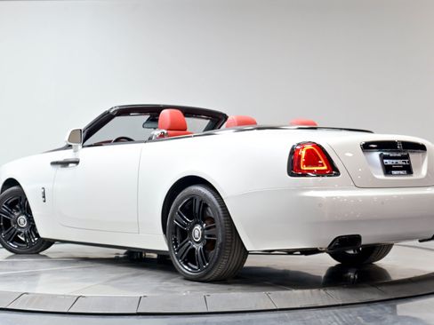 Used 2017 Rolls-Royce Dawn RWD image 53