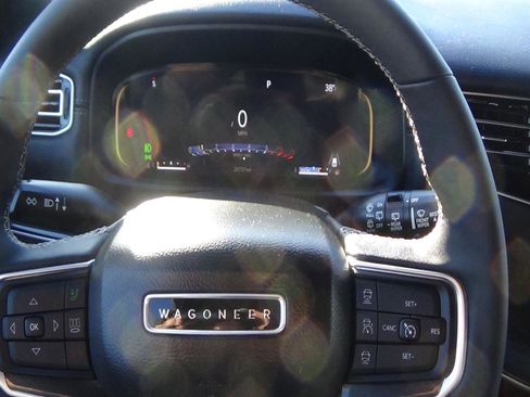 Used 2024 Jeep Wagoneer 4WD image 23