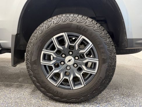 Used 2026 Chevrolet Colorado Z71 AWD/4WD image 13