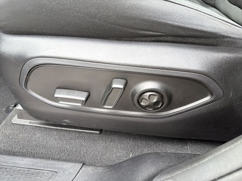 Used 2023 Jeep Grand Cherokee Laredo image 11