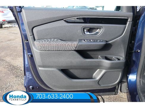 New 2025 Honda Pilot Sport image 25