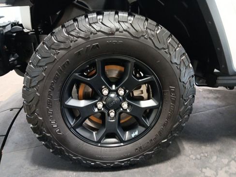 Used 2019 Jeep Wrangler Unlimited Sahara w/ Quick Order Package 24M Moab AWD/4WD image 31