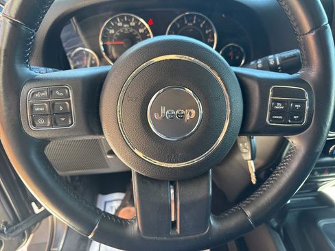 Used 2016 Jeep Wrangler Unlimited Sahara w/ Dual Top Group AWD/4WD image 29