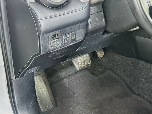 Used 2018 Toyota RAV4 XLE FWD image 16