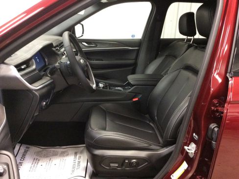 New 2025 Jeep Grand Cherokee Limited image 15