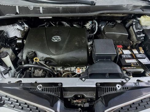 Used 2018 Toyota Sienna SE w/ SE Preferred Package FWD image 38
