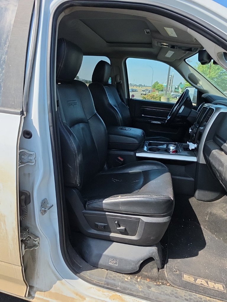 Used 2016 RAM 1500 Laramie AWD/4WD image 8