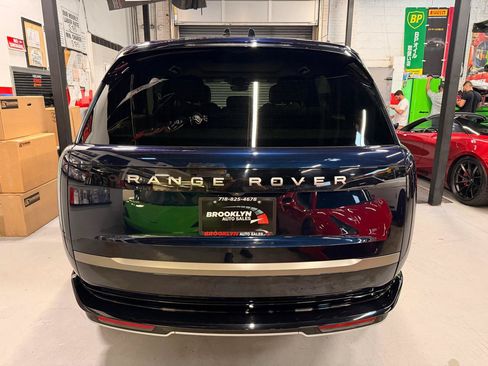 Used 2025 Land Rover Range Rover Long Wheelbase SE AWD/4WD image 9