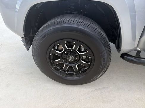 Used 2016 Toyota Tacoma SR5 w/ SR5 Appearance Package (SN) AWD/4WD image 24