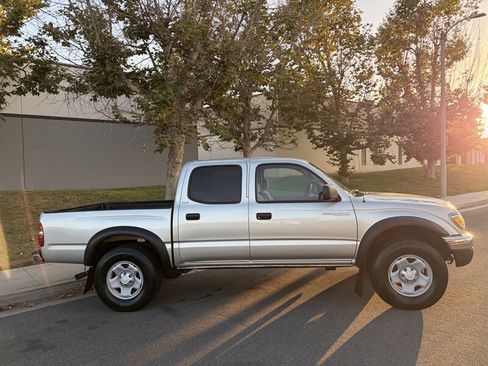 Used 2003 Toyota Tacoma PreRunner RWD image 2