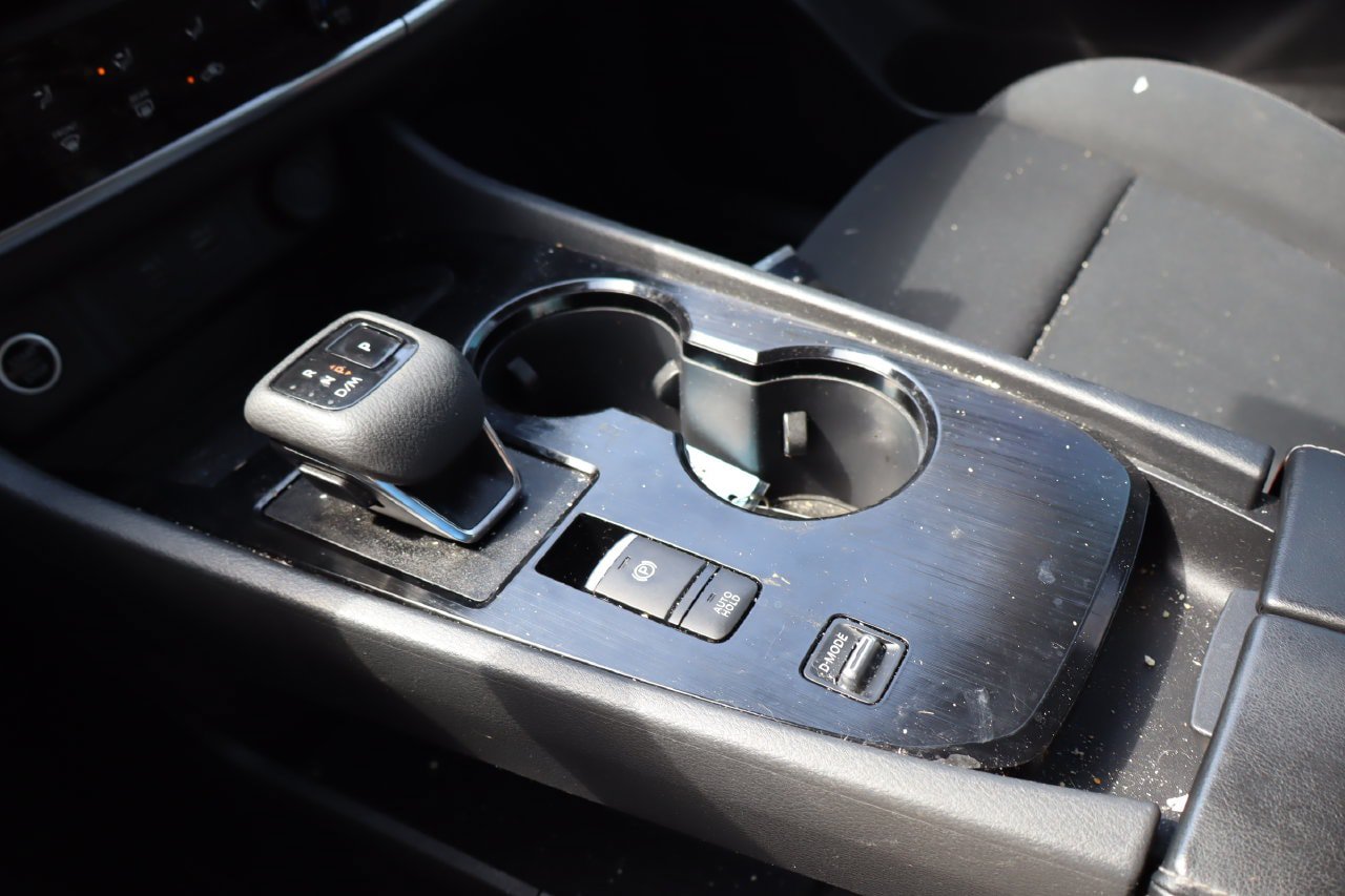Used 2023 Nissan Rogue S FWD image 25