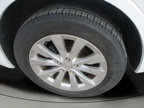 Used 2018 Buick Envision Essence image 9