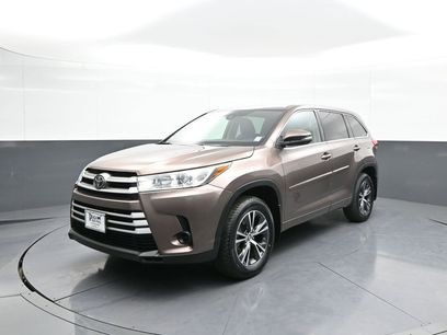Used 2018 Toyota Highlander LE