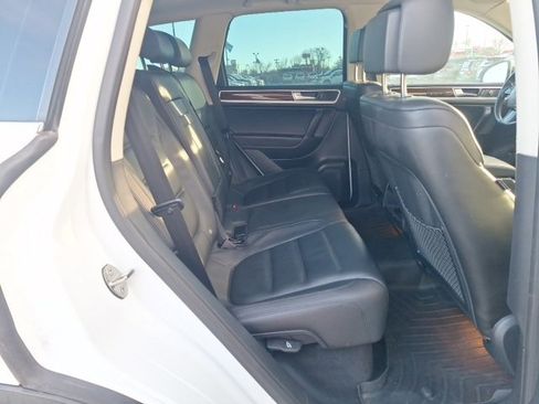 Used 2016 Volkswagen Touareg Sport image 12