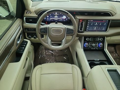 Used 2024 GMC Yukon Denali w/ Advanced Technology Package RWD image 18