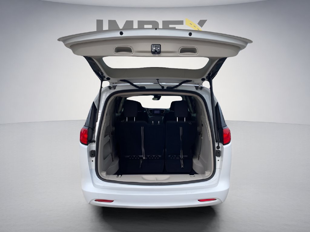 Used 2023 Chrysler Voyager LX FWD image 35