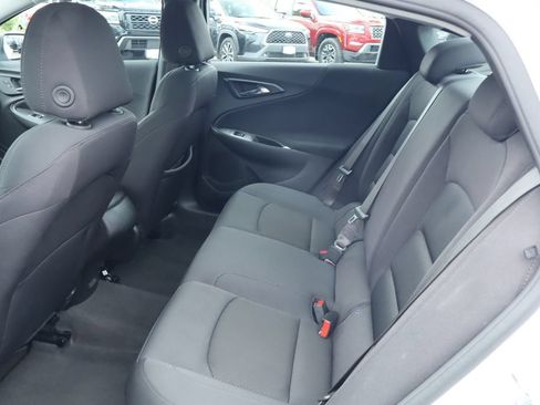 Used 2025 Chevrolet Malibu RS FWD image 32