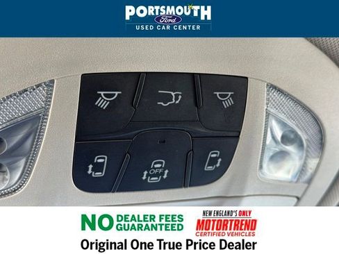 Used 2024 Chrysler Pacifica Touring-L image 17