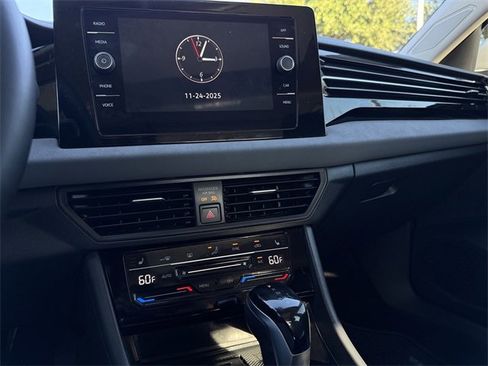 Certified 2025 Volkswagen Jetta SE image 14