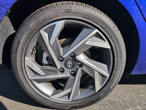 Used 2025 Hyundai Elantra SEL FWD image 27
