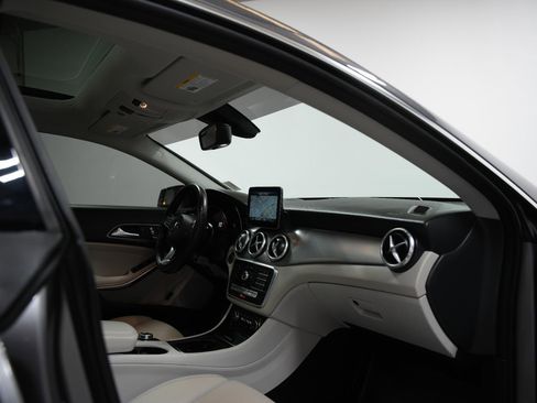 Used 2019 Mercedes-Benz CLA 250 CLA 250 image 16