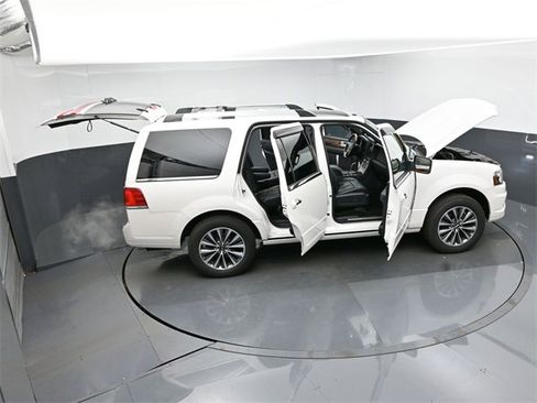 Used 2015 Lincoln Navigator Base image 41