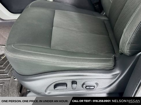Used 2019 Nissan Titan SV w/ SV Convenience Package RWD image 19