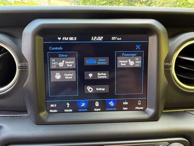 Used 2019 Jeep Wrangler Unlimited Sahara w/ Dual Top Group AWD/4WD image 22