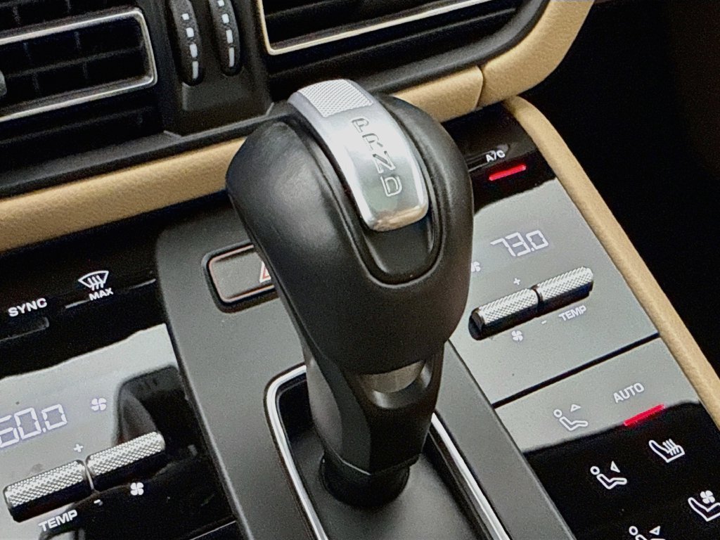 Certified 2025 Porsche Macan AWD/4WD image 21