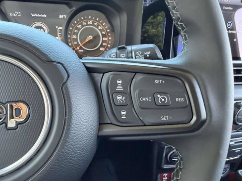 Used 2026 Jeep Wrangler Unlimited Rubicon AWD/4WD image 36