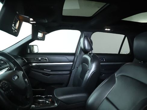 Used 2019 Ford Explorer XLT w/ Equipment Group 202A AWD/4WD image 22