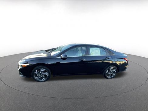 Used 2025 Hyundai Elantra Limited image 9