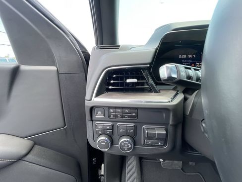 Certified 2025 Chevrolet Suburban Premier AWD/4WD image 18