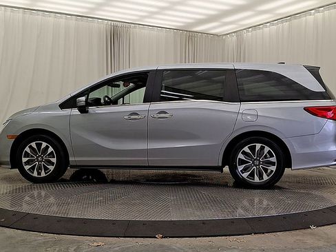 Used 2023 Honda Odyssey EX-L image 2