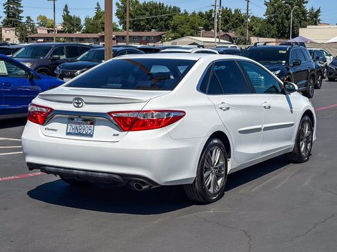 Used 2015 Toyota Camry SE FWD image 4