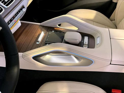 New 2026 Mercedes-Benz GLS 450 4MATIC image 10