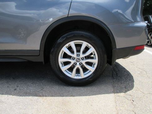 Used 2018 Nissan Rogue SV FWD image 23