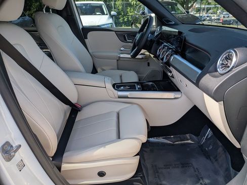Used 2024 Mercedes-Benz GLB 250 4MATIC image 21