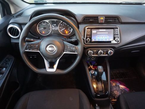 Used 2021 Nissan Versa S FWD image 6