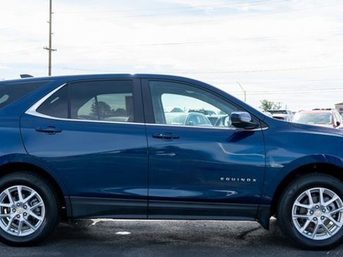 Used 2023 Chevrolet Equinox LT w/ LPO, Floor Liner Package image 5